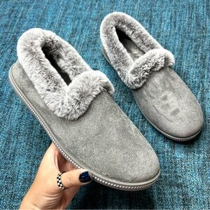 Skechers Faux Fur Cali Memory Foam Slippers in Gray Slip On